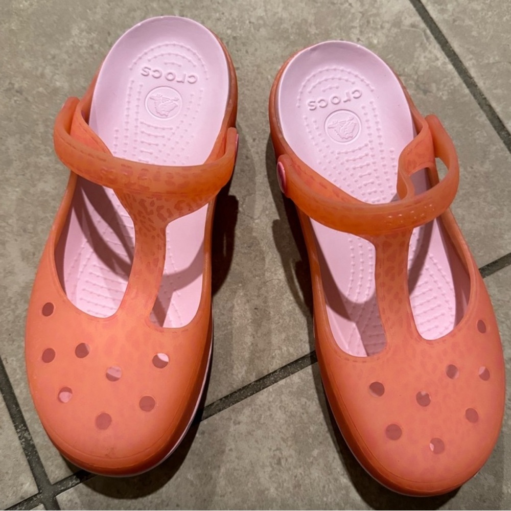 Crocs Carlie T-strap Mary Jane size 6